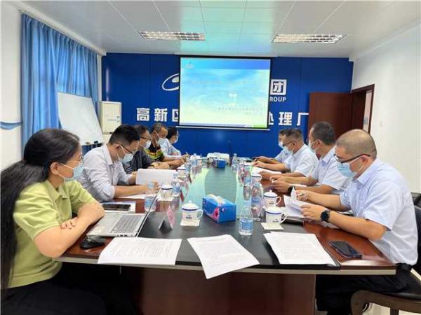 圖3.肇水集團(tuán)外部董事聽取肇慶市肇水污水處理有限公司鄧煉毅經(jīng)理匯報(bào)污水公司總體規(guī)模及經(jīng)營分析.jpg
