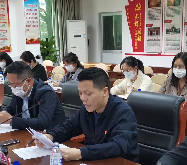 4.圖為廣寧供水分公司副經理植才堅作黨建工作經驗分享.jpg