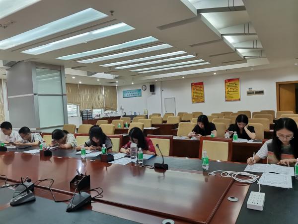 3.圖為新員工培訓(xùn)考試。.jpg