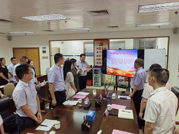 宣讀廉潔家風(fēng)建設(shè)承諾書(shū).jpg