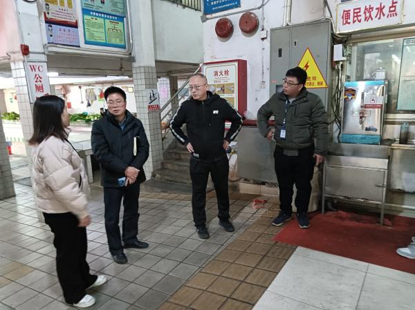1月25日，肇水集團(tuán)副總經(jīng)理曾躍帶隊到二馬路市場開展安全生產(chǎn)和消防檢查.jpg